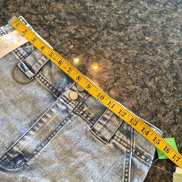 Tinseltown stone wash Denim stretchy Mini Skirt with Pockets NWT 5 - Picture 7 of 8